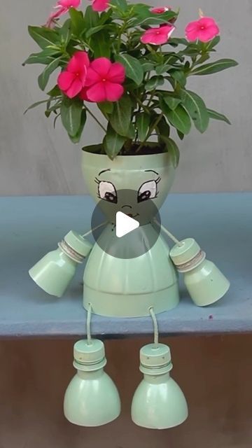 Art On Plastic Bottle, Diy Planters From Plastic Bottles, Diy Outdoor Crafts Garden Art, Flower Pot People Diy How To Make, Plastic Bottle Diy Ideas, Plastic Bottle Crafts Garden, Diy Plastic Bottle Planters, Reuse Diy Ideas, Jug Planters