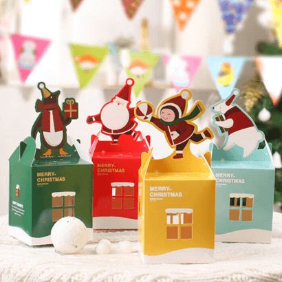 9 Christmas Marketing Campaigns That Can Double Your Sales Christmas Packaging Design Inspiration, Christmas Marketing Campaign, Christmas Packaging Design, Christmas Marketing, Custom Paper Bags, Apple Decorations, Christmas Decorations For Kids, Christmas Favors, Custom Gift Boxes