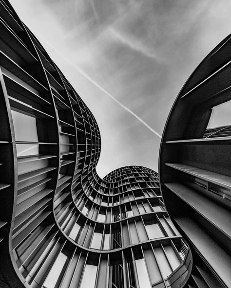 B&w Landscape Photography, Black And White Urban Photography, B W Photography, B&w Photography, Architecture Black And White, Photography 2023, Black And White Building, Circular Buildings, Line Photography