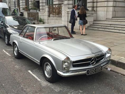 Mercedes Sl, Mercedes Maybach, Mercedes Benz Classic, Classy Cars, The 1960s, Bad Girl, Mercedes Benz, Classic Cars, 1960s