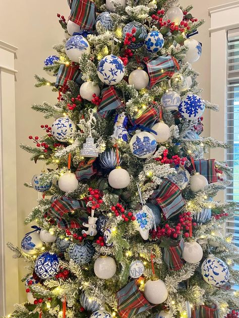 Chinoiserie Christmas Tree, Patriotic Christmas Tree, Lights For Christmas, Chinoiserie Christmas, Southern Christmas, Blue Christmas Decor, Patriotic Christmas, Blue Christmas Tree, Tartan Christmas