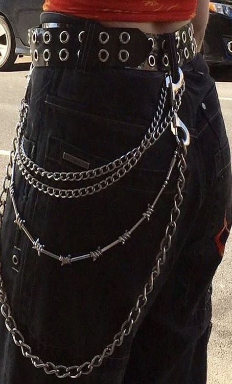 Chain Accessories Grunge, Emo Reference, Egirl Vibes, Pant Chains, Goth Outfit, Grunge Jewelry, Edgy Jewelry, Trendy Jewerly, Grunge Look