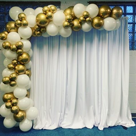 Naming Ceremony Balloon Decorations, White And Gold Balloons Decoration, Simple Naming Ceremony Decorations At Home, Simple Decoration For Engagement At Home, Simple Engagement Decorations At Home, Diy Anniversary Party, Engagement Decorations At Home, Anniversary Decoration Ideas, Simple Balloon Decoration