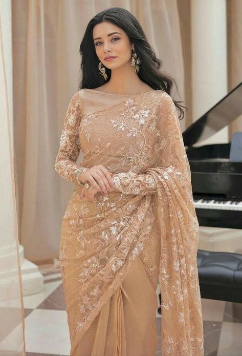 Noor Zafar Khan Saree, Simple Saree For Wedding Function, Simple Elegant Sarees Classy, Simple Sarees Classy, Beautiful Sarees Classy, Classy Sarees Elegant, Elegant Saree Classy, Functional Outfits, Noor Khan