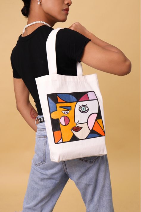 Diy Bag Painting, Creative Tote Bag, Diy Tote Bag Design, Fashion Art Direction, Painted Canvas Bags, Tote Bag Business, Handpainted Tote Bags, Textile Painting, Canvas Bag Diy