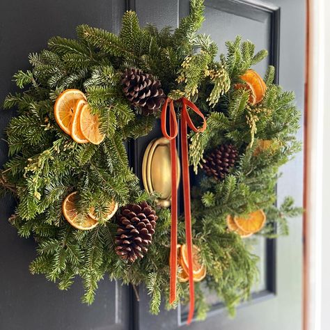 Christmas Wreath with Dried Oranges | A Homemade Living Wreath Dried Oranges, Christmas Wreath With Dried Oranges, Native Wreaths, Wreath With Dried Oranges, Wreath With Oranges, Herb Decor, Orange Christmas Decor, Orange Decorations, Homemade Christmas Wreaths