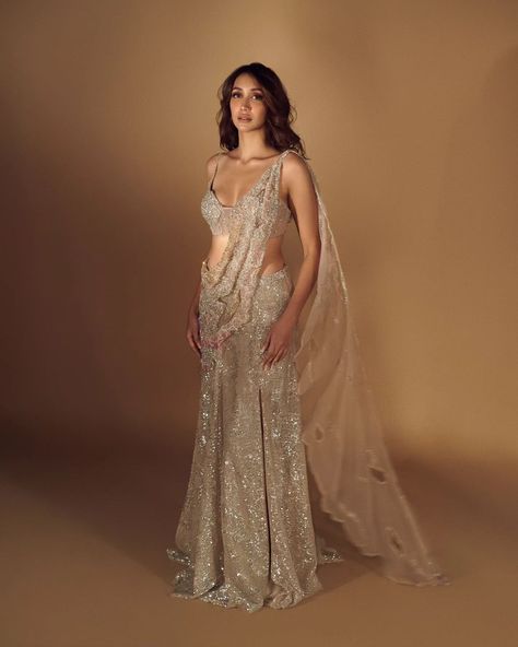 Gorgeous @shreya__chaudhry in "Bezoar" Drape Saree Silver sequins drape saree with a corset blouse and sequins embroidery. Available at our Delhi and Mumbai stores #basra #springsummer24 #indianbride #dollyjstudio #weddinggown #weddinginspo #dollyjbride #dollyjlehenga #dollyjgown #couture #bridalgown #wedmegood #lehenga #dollyj #summercollection #bridalgowns #springsummerfashion #couturefashion #spring #summer White And Silver Saree, Corset Indian Outfit, Corset Saree, Corset Lehenga, Silver Lehenga, Nikita Dutta, Indian Outfits Modern, Reception Saree, Bridesmaid Saree