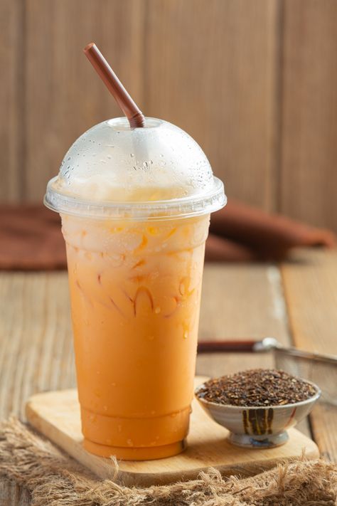 Free Photo | Traditional iced milk tea and red tea powder. Boba Picture, Ice Green Tea, Iced Milk Tea, Green Tea With Milk, Iced Milk, Coffee Pic, Thai Milk Tea, Tea Drink Recipes, Recipes With Whipping Cream