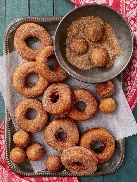 Maine Potato Doughnuts Recipe - add 1/4c dark cocoa powder and 1/4 finely chopped chocolate, omit nutmeg Potato Donuts Recipe, Potato Donuts, Apple Cider Donuts, Homemade Donuts, Doughnut Recipe, Bread Cake, Donut Recipes, Just Desserts, Recipe Ideas