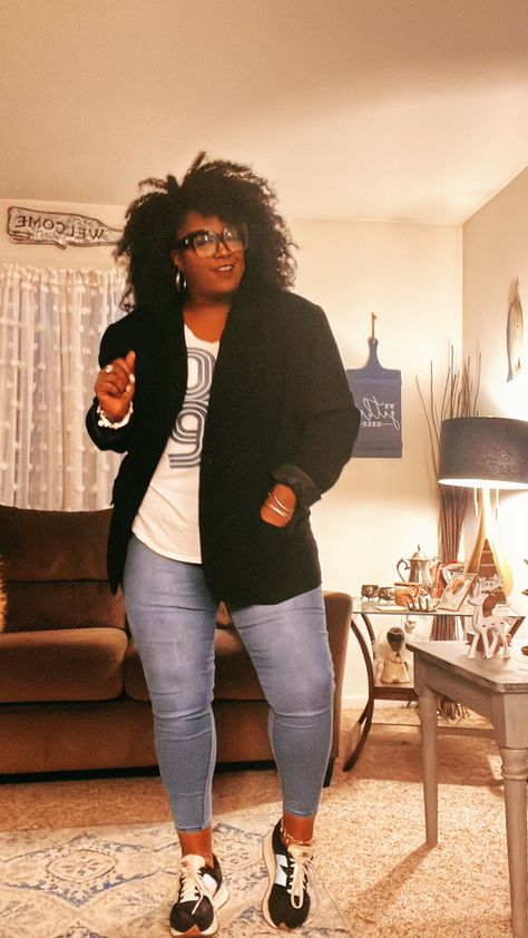 Fall Clothes Ideas For Black Women, Dressing Over 40 Clothes Classy, Outfit Inspirations Plus Size Casual, Work Outfits With Sneakers Plus Size, Fall Outfits Casual Comfy Black Women, Plus Size Concert Outfit With Sneakers, Cute Tshirt Outfits Winter, Black Women Fashion Outfits, Wide Leg Cargo Pants Outfit Plus Size