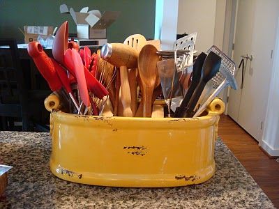 Kitchen Utensil Organizer made out of a vintage enamel planter Crock Ideas, Utensil Organizer, Eastern North Carolina, Ceramic Utensil Holder, Worker Bee, Kitschy Kitchen, Utensil Crock, Dining Table Centerpiece, Organized Chaos