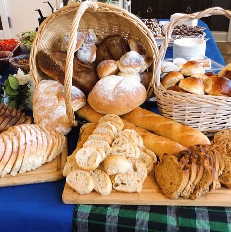 Every party needs a bread display! We love the assortment of multigrain, baguettes, country french, and dinner rolls to serve your guests! Bread Presentation Ideas, Bread Table Wedding, Bread Platter, Bread Presentation, How To Serve Bread On Table, Bread Party Ideas, Bread Tray Ideas Display, Bread Table, Bread Bar Wedding