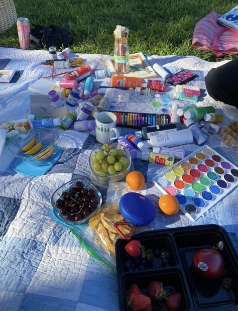 Bolo Rapunzel, Picnic Date Food, Picnic Inspo, Indie Photography, Picnic Inspiration, Summer Picnics, Picnic Birthday, Picnic Ideas, The Picnic