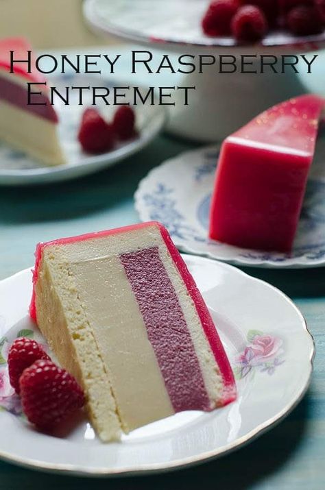 Entremet Recipe Tutorial, Raspberry Entremet, Mold Desserts, Entremet Recipe, Fancy Desserts Recipes, Cakes Recipes, French Dessert, Elegant Desserts, A Piece Of Cake