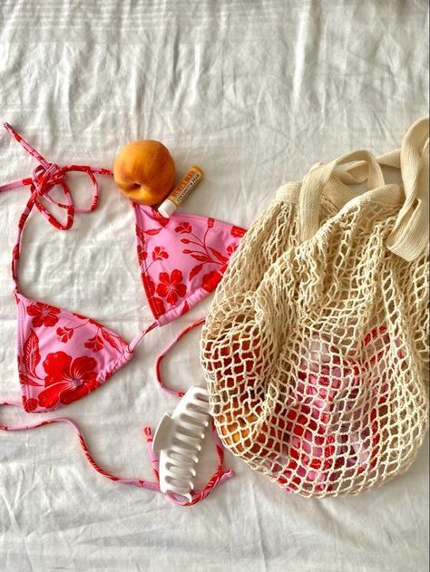 Photo Ete Aesthetic, Summer Essentials Aesthetic, Coconut Girl Fashion, Summer Feeling Aesthetic, Verano Aesthetic, Coconut Girl Clothes, Aesthetic Bikinis, Summer Vacation Essentials, Summertime Aesthetic