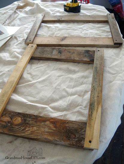 Industrial Pictures, Pallet Picture Frames, Farmhouse Picture Frames, Barn Wood Picture Frames, Farmhouse Pictures, Rustic Picture Frames, Barn Wood Projects, Farmhouse Industrial, Rustic Wood Frame