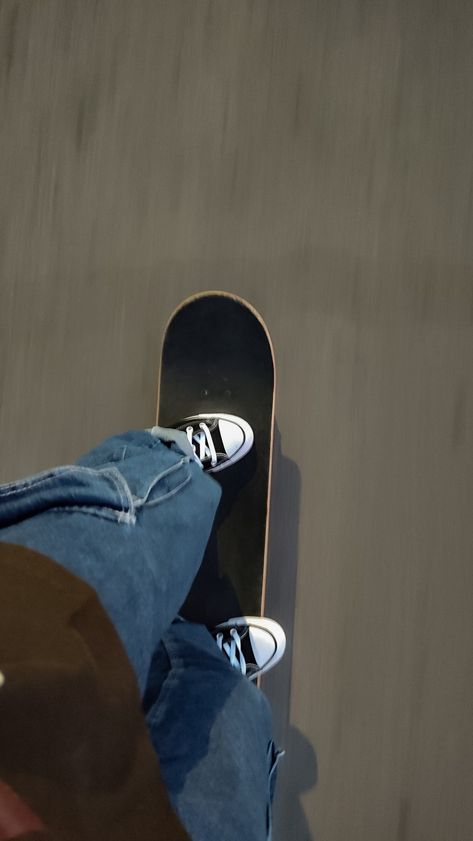 Skater Wallpaper Aesthetic, Skater Astethic, Skate Vibes Aesthetic, Skateboard Aesthetic Wallpaper, Skateboarder Style, Skate Wallpaper, Skateboard Wallpaper, Skater Core, Skateboarding Aesthetic