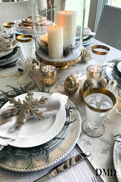 7 super easy Chritmas table setting ideas with plenty of silver and gold sparkle. Feel free to take a peek. #silverandgolddecorations #christmastabledecor #christmastabledecorations #christmastablesettings #christmasdecor #christmashouse #holiday #diychristmasdecor #tablesettings #tablesettingideas #christmasdecor #christmas Gold Table Setting Ideas, Chritmas Table, Silver Table Decorations, Christmas Silver And Gold, Christmas Dining Table Decorations, Gold Table Decor, Silver Gold Christmas, Dining Table Decorations, Table Settings Everyday