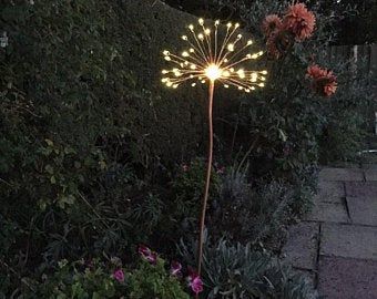 Allium garden sculpture | Etsy Allium Garden, Outdoor Decorative Lights, Garden Lamp, Garden Lanterns, Garden Light, Metal Garden Art, Garden Lights, Light Copper, Solar Garden