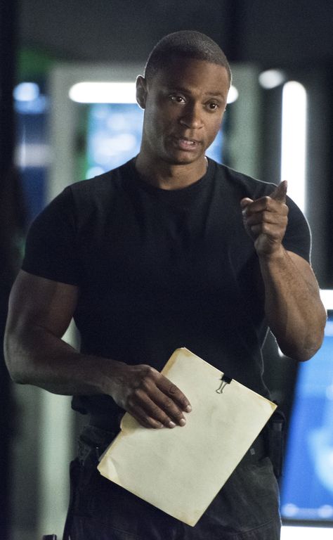 Arrow 4x07 - John Diggle John Diggle Arrow, Diggle Arrow, Arrow Dc Comics, John Diggle, Dinah Laurel Lance, Cw Dc, Team Arrow, Flash Arrow, Funny Disney