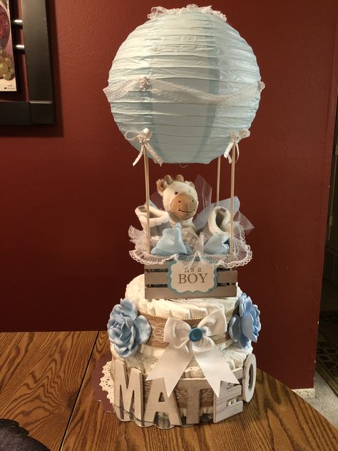 Hot Air Balloon Diaper Cake, Baby Bash, Its A Boy Balloons, Baby Shower Diaper Cake, Shower Diy, Diy Baby Shower Gifts, Pooh Baby, Baby Shower Diapers