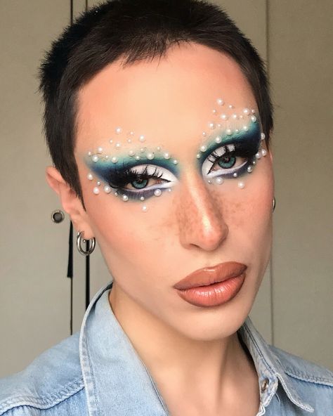 Drag Makeup Looks Easy, Blue Drag Makeup Looks, Drag Eyeshadow Looks, Glam Drag Makeup, Drag Makeup Inspiration, Easy Drag Makeup, Blue Drag Makeup, Easy Drag Queen Makeup, Pink Drag Makeup