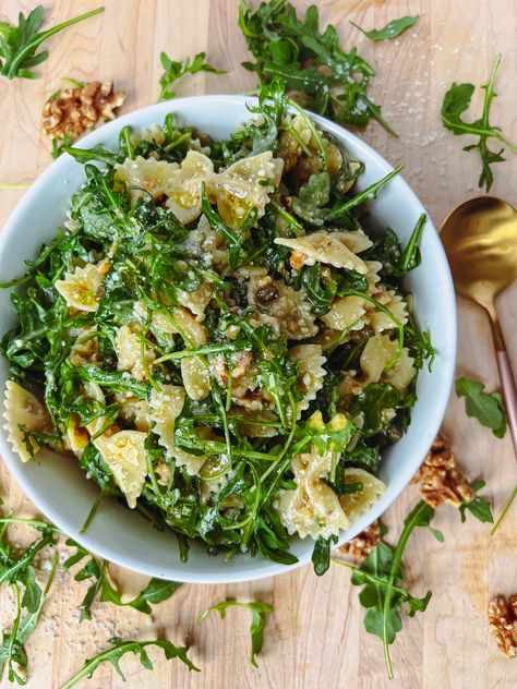 Lemon Arugula Pasta Salad - On The Bias - Side Dishes Meal Prep Delicious, Clean Food Meal Prep, Early Summer Recipes, Healthy Italian Side Dishes, Light Dinner Ideas Vegetarian, High Class Recipes, Healthy Cabin Meals, Quick Salad Ideas, Gluten Free Gut Healthy Recipes