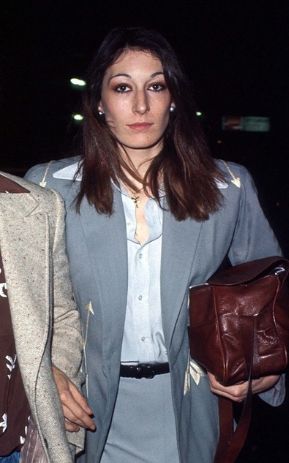 Anjelica Huston Anjelica Houston, Money Power Glory, Anjelica Huston, Sparks Joy, Iconic Women, Best Actress, 70s Fashion, Old Pictures, Fangirl