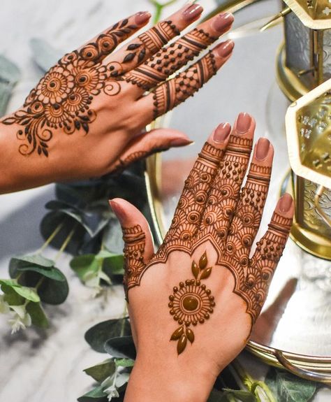 Henna designs Mehendi Design Back, Mehendi Design Back Hand, Mehndi Design Hand, Mehndi Designs Simple Easy, Female Sleeve Tattoo, Finger Mehendi Designs, Mehndi Mehndi, Mehndi Designs Simple, Mehndi Designs Bridal Hands