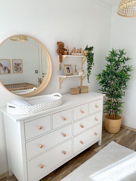 Unisex Baby Nursery Ideas, White And Wood Nursery, Timeless Nursery, Boho Baby Nursery, Baby Nursery Inspiration, Baby Room Organization, Baby Room Neutral, Baby Room Themes