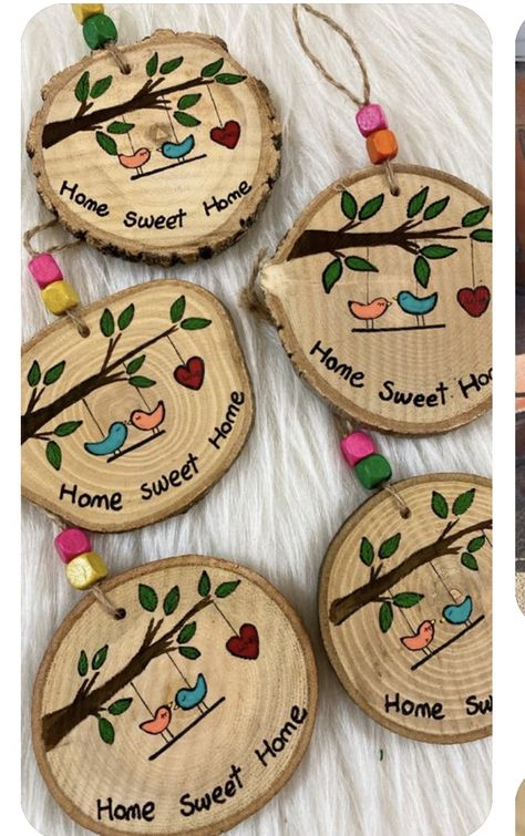 Crafts With Logs Wood Slices, Paint On Wooden Slice, Wooden Slice Art, Wood Slices Projects, Craft With Wood Slices, Wood Slices Painting, Painting On Wooden Piece, Wooden Log Painting, Wood Painting Ideas Acrylic