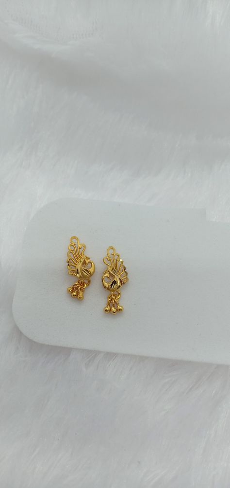 Fancy Gold Earrings Daily Wear, Gold Ear Rings Designs Daily Wear, 2 Gm Gold Earrings, Gold Tops Earrings Indian, Daily Wear Gold Earrings, Man Gold Bracelet Design, Mom Earrings, Lipstick Kit, Gold Jewellry