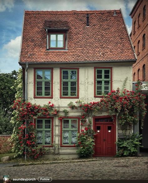 House With Flowers, Building Aesthetic, Colourful Buildings, Casa Exterior, Urban Architecture, Cute House, Urban Sketching, Sims House, Old Buildings