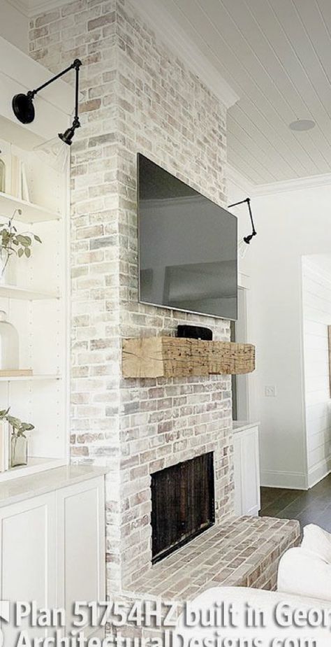 White Wash Brick Fireplace, Wallpapers Home, Built In Shelves Living Room, Brick Fireplace Makeover, Home Decor Painting, Fireplace Built Ins, Home Decor Idea, Living Room Decor Fireplace, Painting Home Decor