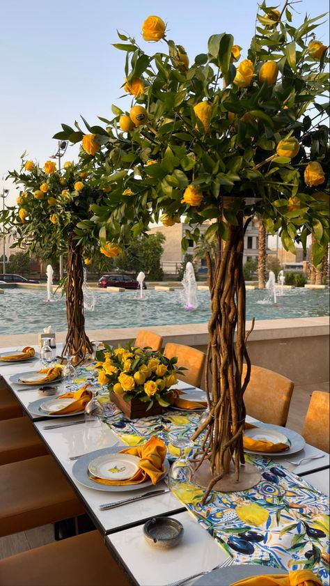 Almafi Coast Centerpiece, Lemon Tree Centerpiece Ideas, Lemon Centerpiece Ideas Wedding, Lemon Centerpiece Ideas, Mediterranean Tablescape, Italian Centerpieces, Lemon Centerpieces, Engagement Themes, Fruit Centerpieces