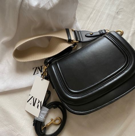 lol im so obsessed with this bag Zara Bags Handbags, Zara Sling Bag, Apple Watch Accessories Bands, Zara Models, Zara Purse, Zara Bag, Womens Trendy Dresses, Zara Bags, Buy Bags