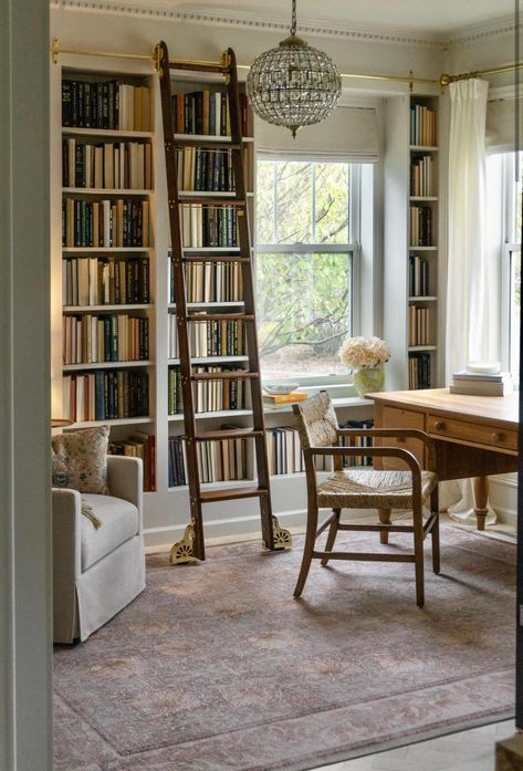 Organic Library, Double Home Office, Nancy Meyers Home, Cottage Office, Home Office/guest Room, Office Built Ins, Home Office Library, Office Library, Nancy Meyers