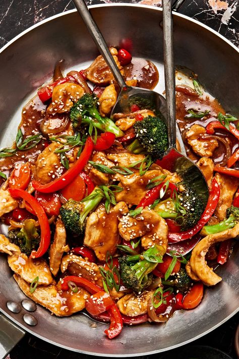 This quintessential stir fry recipe has steamed chicken and broccoli and a handful of vegetables cooked in a hot skillet for a satisfying crunch. Teriyaki Chicken Bowl Recipe, Chicken Stir Fry Sauce, Healthy Teriyaki Chicken, Boneless Skinless Chicken Breast Recipes, Skinless Chicken Breast Recipes, Teriyaki Chicken Bowl, Easy Chicken Stir Fry, Chicken Bowl Recipe, Healthy Stir Fry