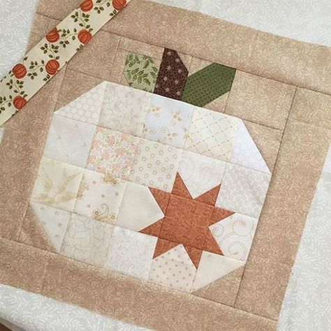 Quilted Pumpkins, Pumpkin Quilts, Pumpkin Quilt Pattern, Pumpkin Quilt, Autumn Quilts, Halloween Quilt Patterns, Fall Quilt Patterns, Quilting Digest, Fall Quilt