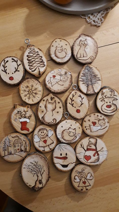 Ornament Ideas Christmas, Tree Ornament Ideas, Diy Craft Christmas, Joululahjat Diy, Ideas Christmas Tree, Diy Crafts Christmas, Wooden Christmas Crafts, Wood Slice Crafts, Craft Christmas