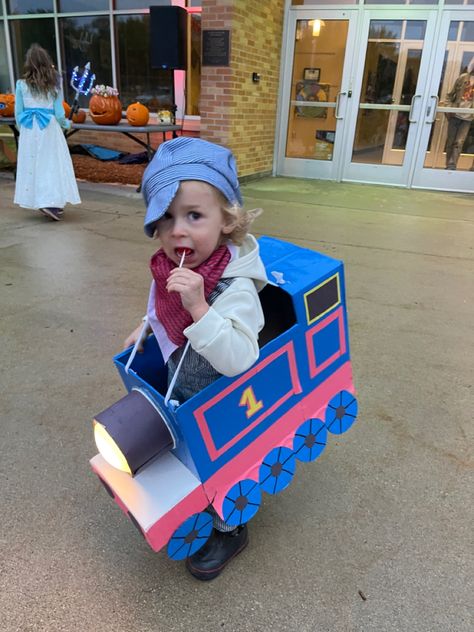 Diy Thomas The Train, Thomas The Train Costume, Train Costume, 2015 Halloween Costumes, Halloween Costumes 2014, Easy Diy Costumes, Costume Works, Homemade Halloween Costumes, Diy Toddler