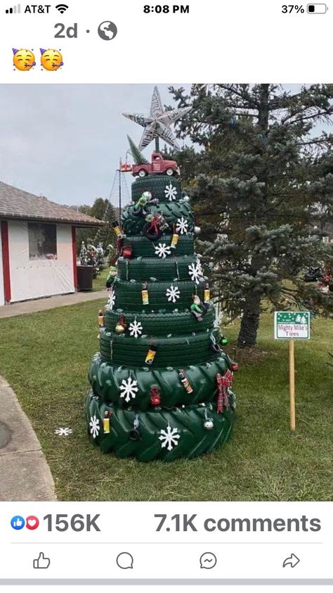 Tire Wreath, Easy Outdoor Christmas Decorations, Outside Christmas Decorations, Mechanic Shop, Pallet Christmas Tree, Christmas Yard Art, Outdoor Christmas Tree, Christmas Farm, Study Schedule