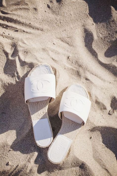 Chanel Slides, Dr Shoes, Snap Chat, Chanel Sandals, Easy Style, Dream Shoes, Shoe Obsession, The Sand, Street Styles