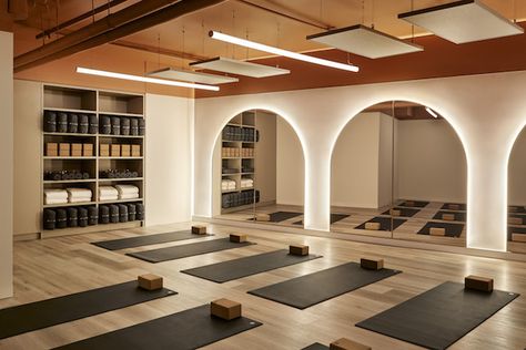 Apartamento New York, Yoga Studio Interior, Yoga Room Design, Sofitel Hotel, Gym Design Interior, Studio Pilates, مركز ثقافي, Desain Pantry, Yoga Studio Design