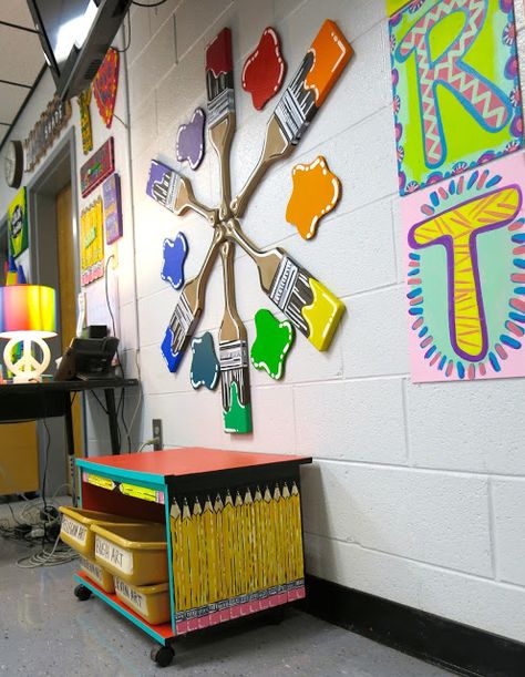 Cassie Stephens: In the Art Room: Paint Stick Pencil Cabinet! Elementary Art Teacher, معرض فني, Elementary Art Classroom, Art Bulletin Boards, Art Classroom Management, Classe D'art, Art Teacher Resources, Elementary Art Rooms, Elementary Lessons