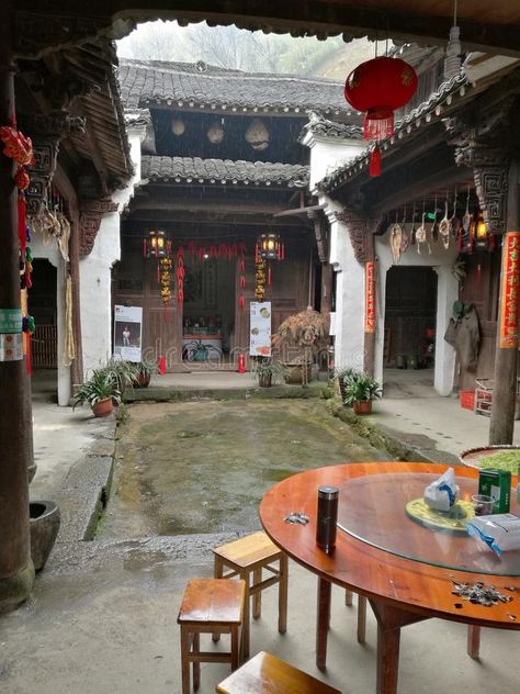 Chinese Houses Traditional, Siheyuan Chinese Courtyard, Asian Courtyard House, Chinese Ancient House, Chinese Cottagecore, Ancient Chinese House, Traditional Chinese House Interior, Chinese Farmhouse, Chinese Style House