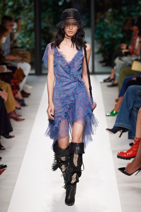 Korean Fashion Dress, Milano Fashion Week, Lorenzo Serafini, Vogue Russia, Music Fashion, Luxury Dress, Formal Style, High End Fashion, Blue Fashion