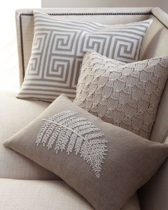 Cushion Embroidery, Embroidery Leaf, Bantal Sofa, Cushion Cover Designs, Leaves Pillow, Traditional Pillows, Pola Sulam, Sewing Pillows, 자수 디자인