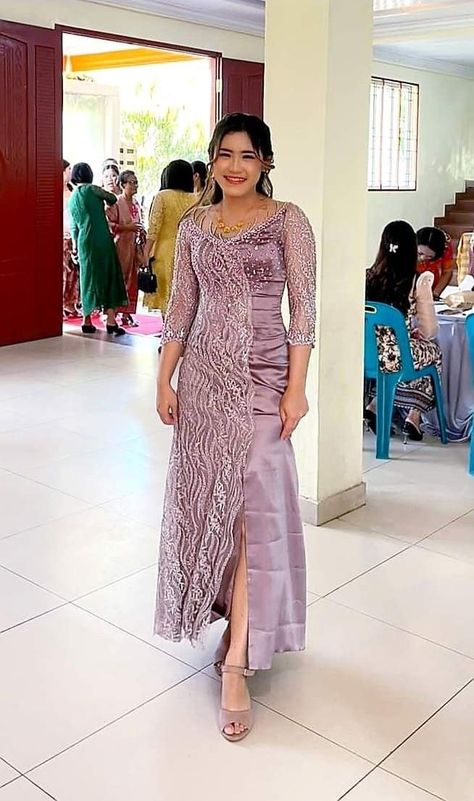 Dres Kebaya, Model Dress Brokat Modern, Dress Pesta Brokat, Mega Mendung, Dress Brokat Modern, Model Dress Kebaya, Braidsmaid Dresses, Design Batik, Gaun Koktail