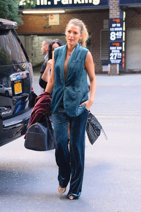 Blake Lively Changed 4 Times Over the Weekend, and Each Look Was AH-MAZING Blake Lively Suit, Celebrity Street Style Casual, Street Style Casual Summer, Best Celebrity Street Style, Blake Lively Outfits, Blake Lively Style, White Lace Shirt, Popsugar Fashion, Street Style Summer